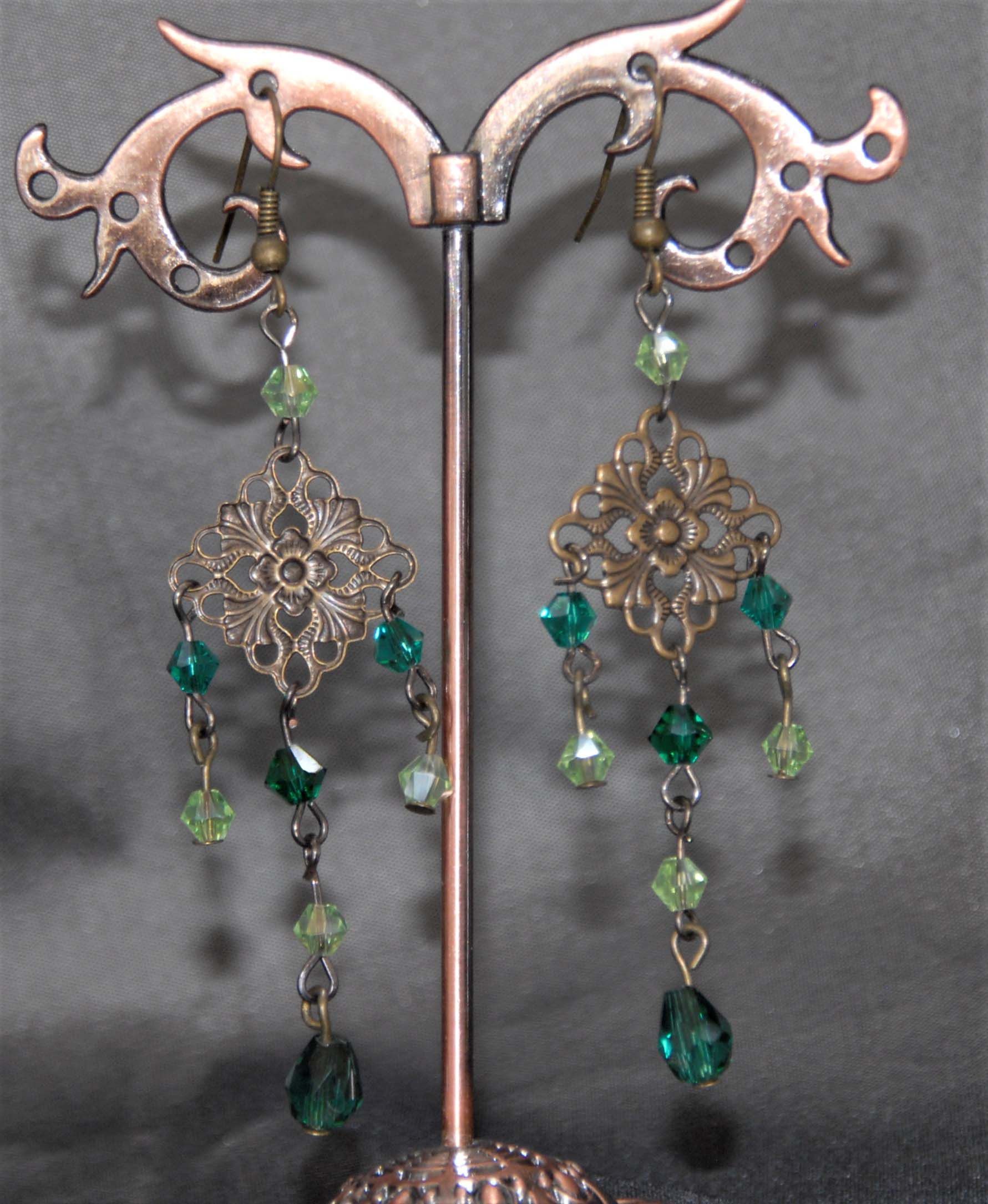 boucles d'oreilles estampe bronze cristal de Bohème vert clair et vert sapin
