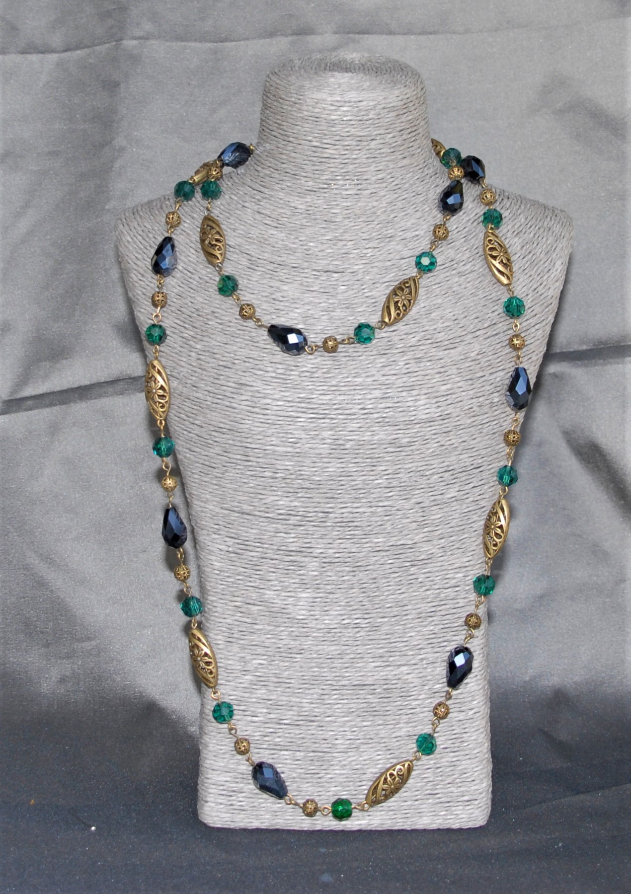 collier sautoir perles bronze et cristal de Bohème vert