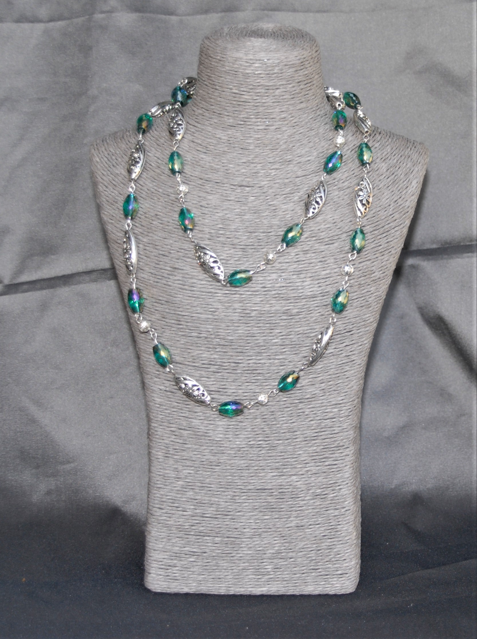 collier sautoir perles argent et cristal de Bohème vert